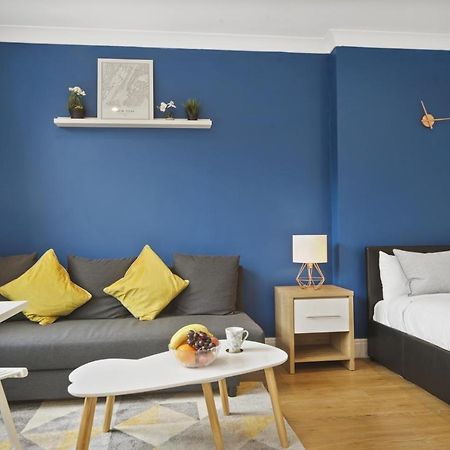 Studio Apartment By Homely Stays ロンドン エクステリア 写真